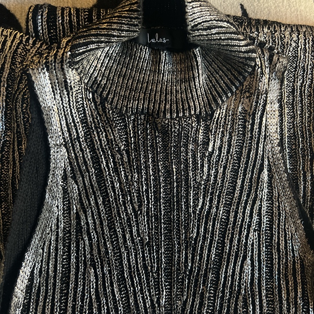 Lulu’s Metallic Silver and Black Sleeveless Sweater Dress - Picture 4 of 6